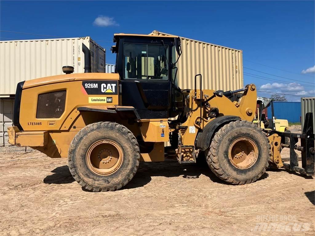CAT 926M Pale gommate