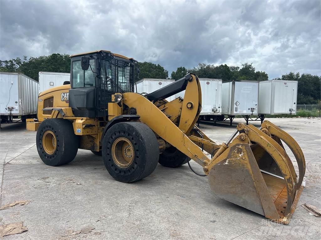 CAT 926M Pale gommate