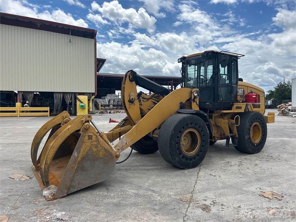 CAT 926M Pale gommate
