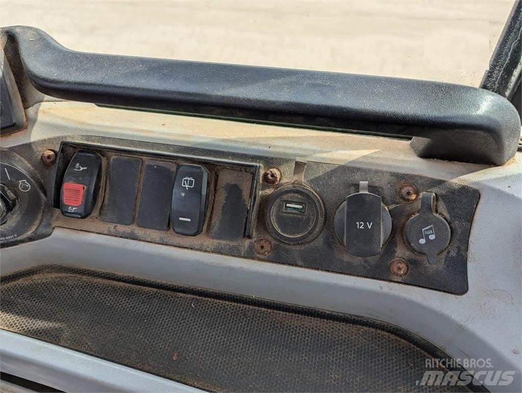 CAT 926M Pale gommate