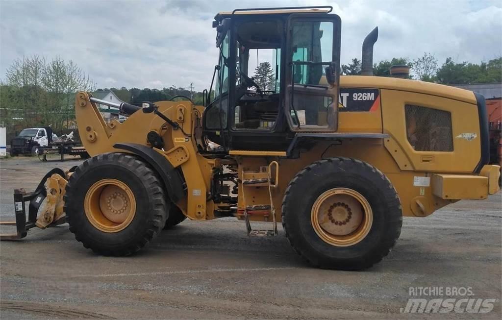 CAT 926M Pale gommate