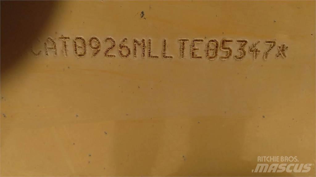 CAT 926M Pale gommate