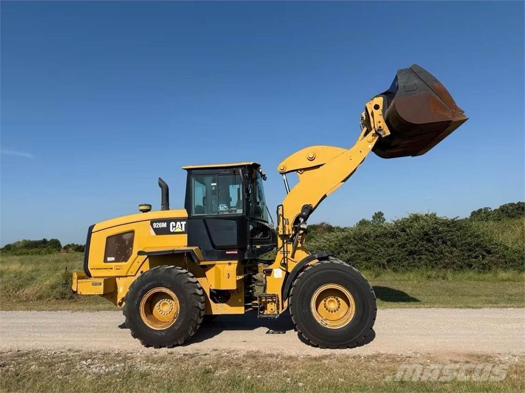 CAT 926M Pale gommate