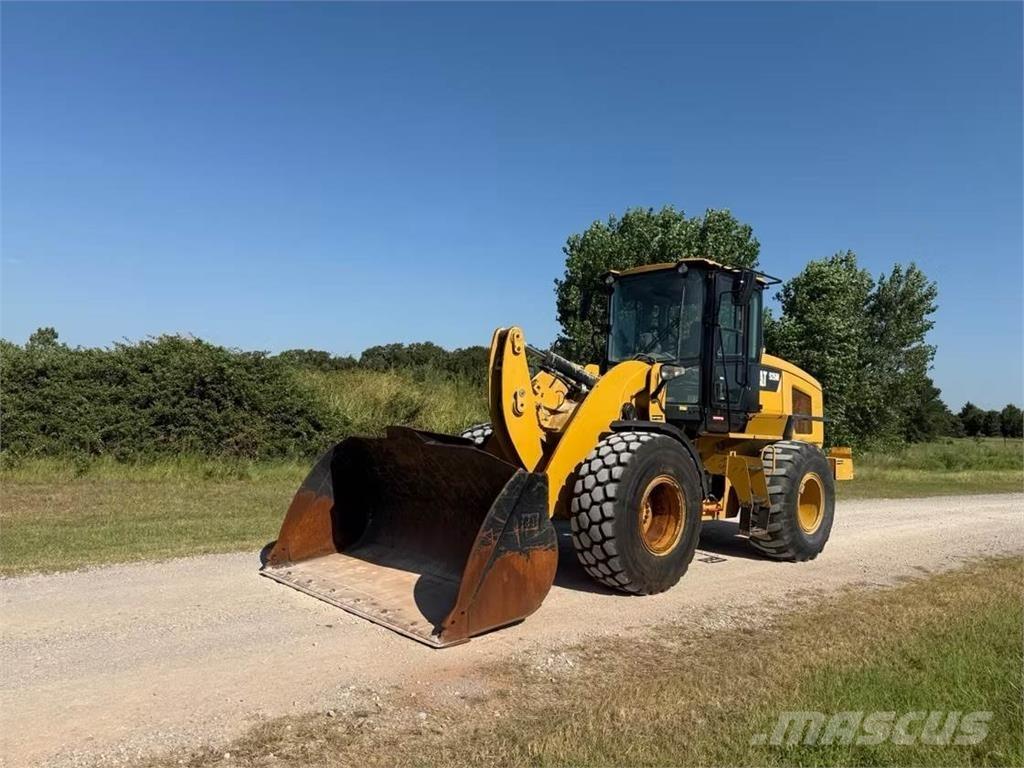 CAT 926M Pale gommate