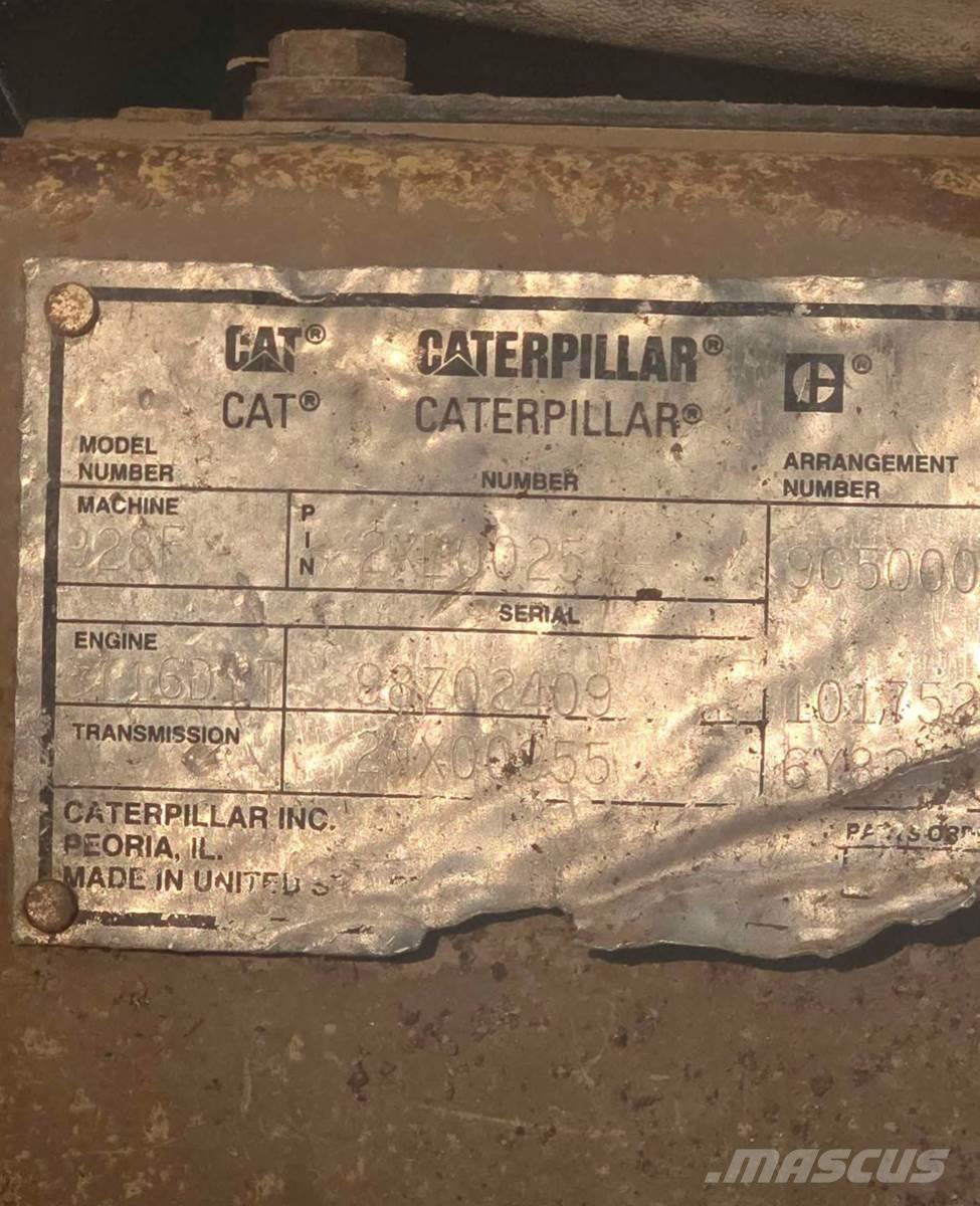 CAT 928F Pale gommate