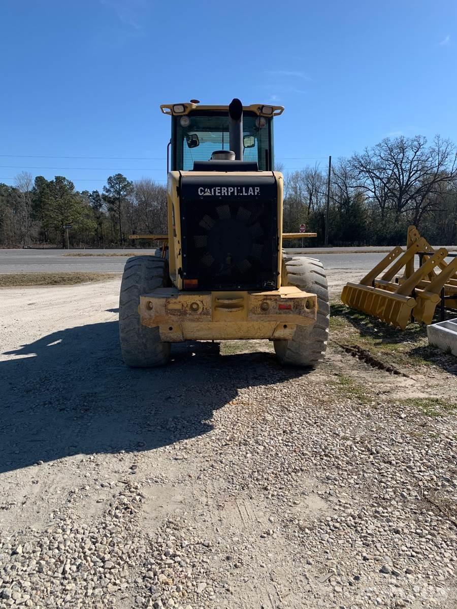 CAT 928G Pale gommate