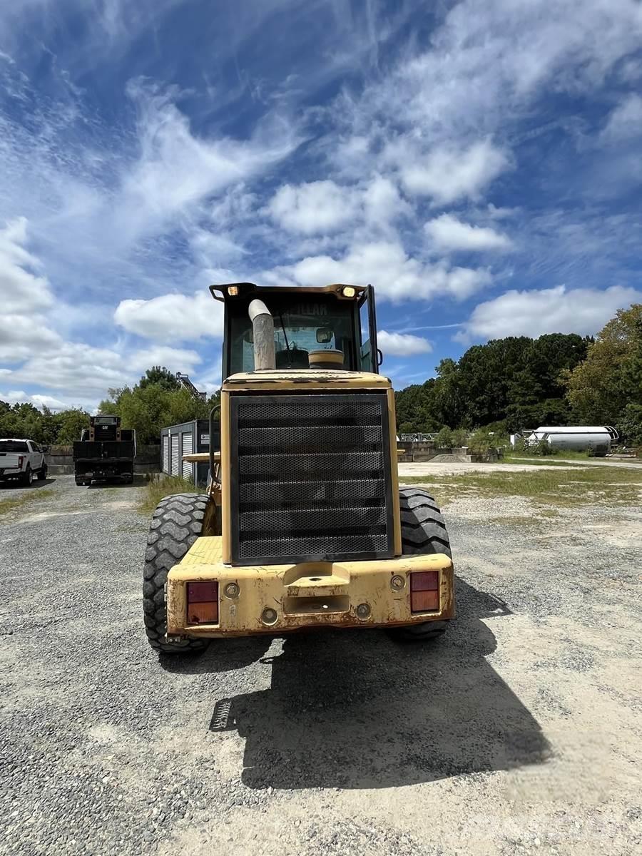 CAT 928G Pale gommate