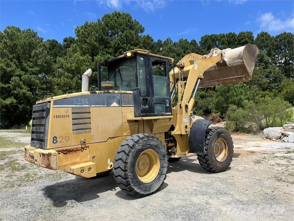 CAT 928G Pale gommate