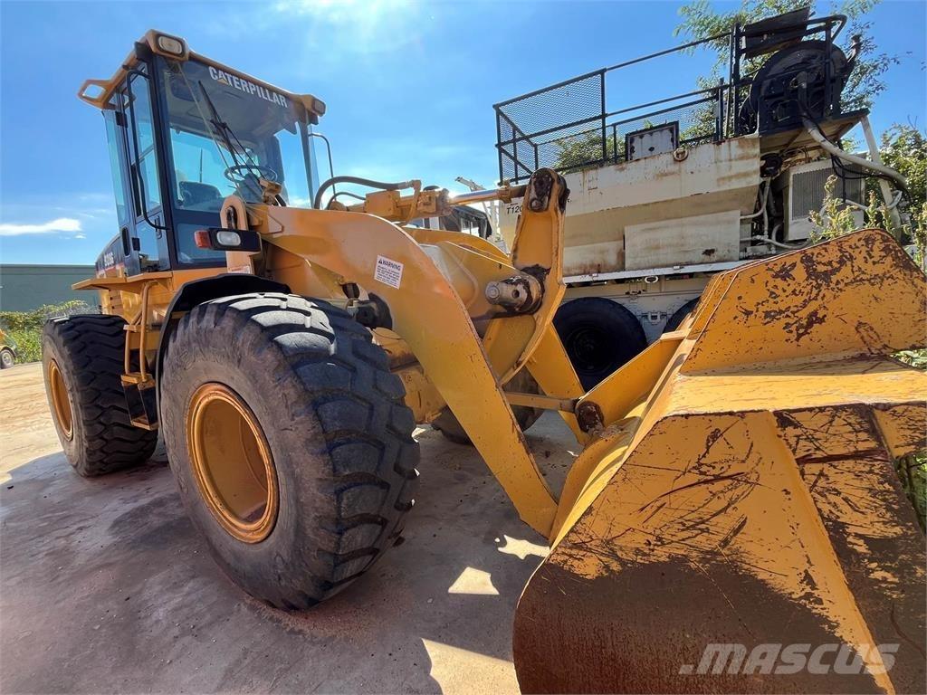 CAT 928G Pale gommate