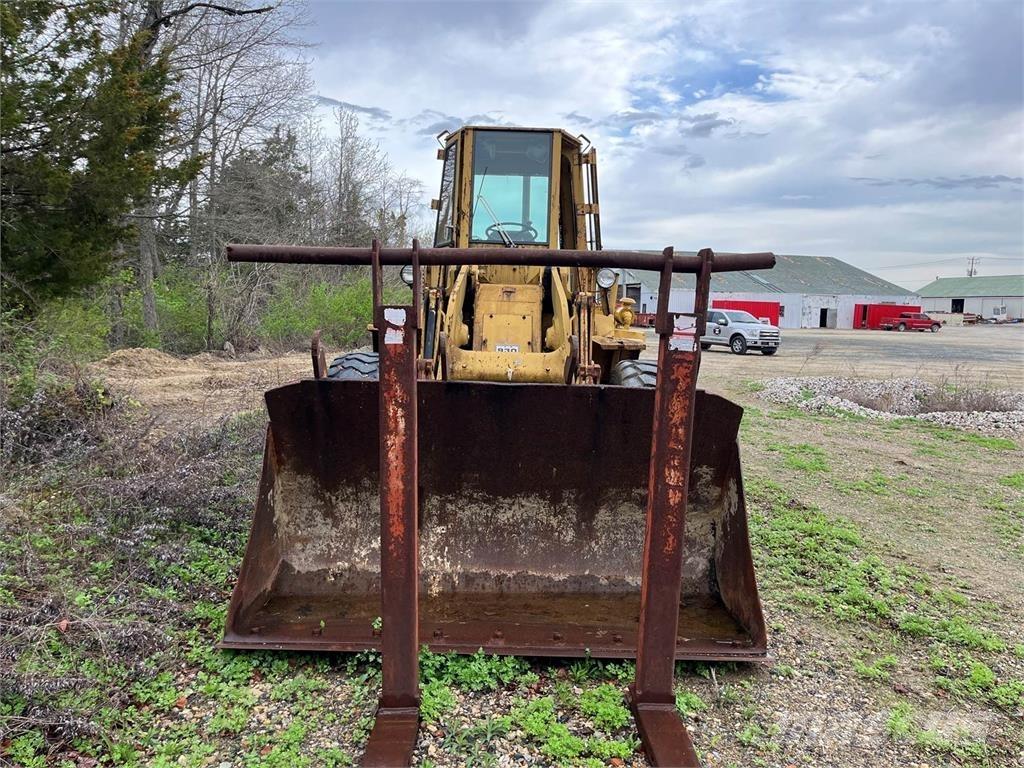 CAT 930 Pale gommate