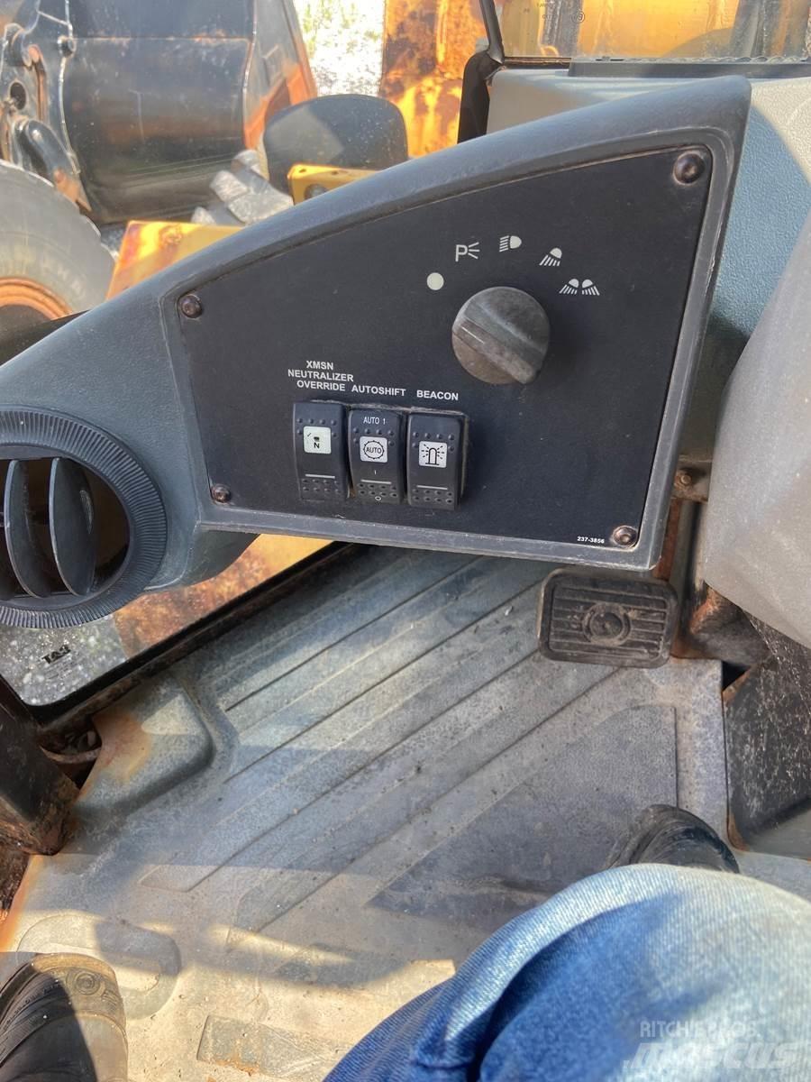 CAT 930G Pale gommate