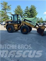 CAT 930G Pale gommate