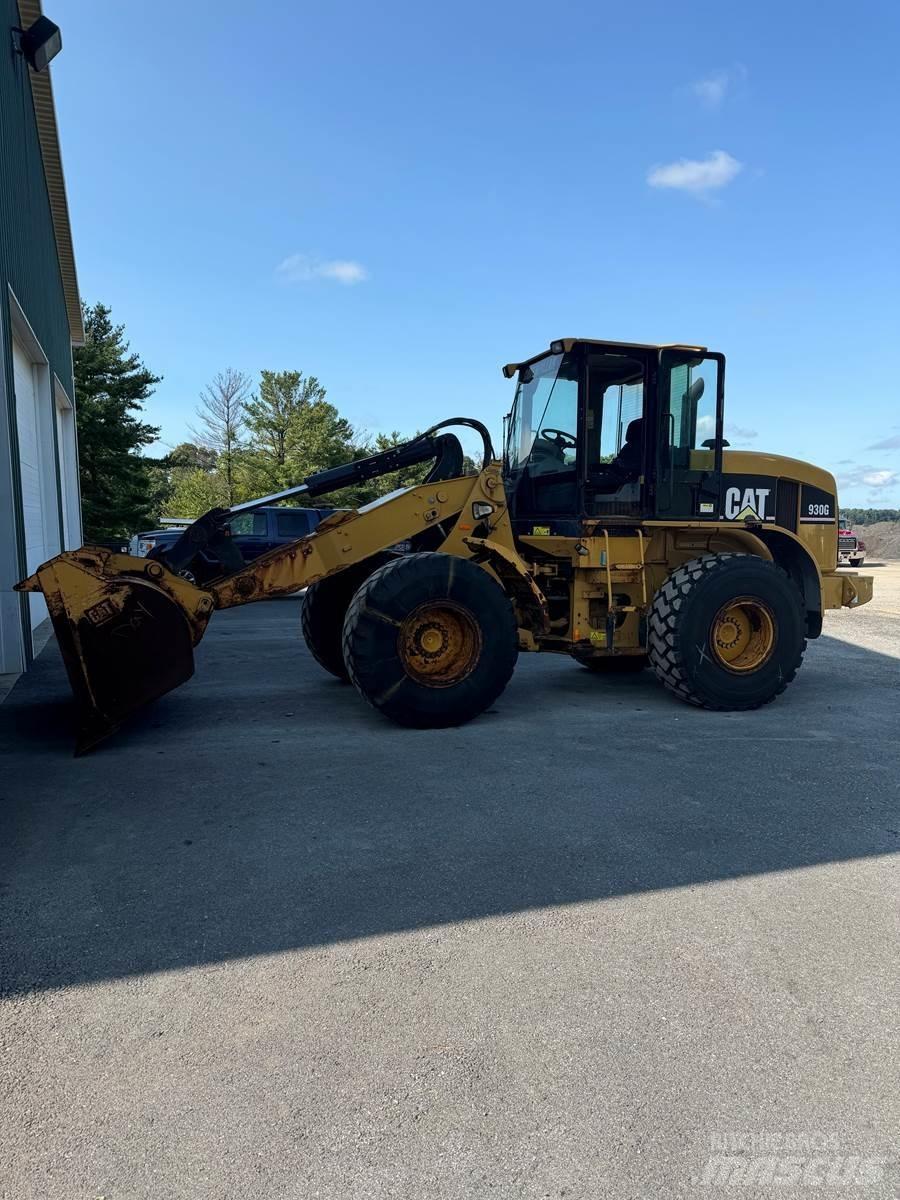 CAT 930G Pale gommate