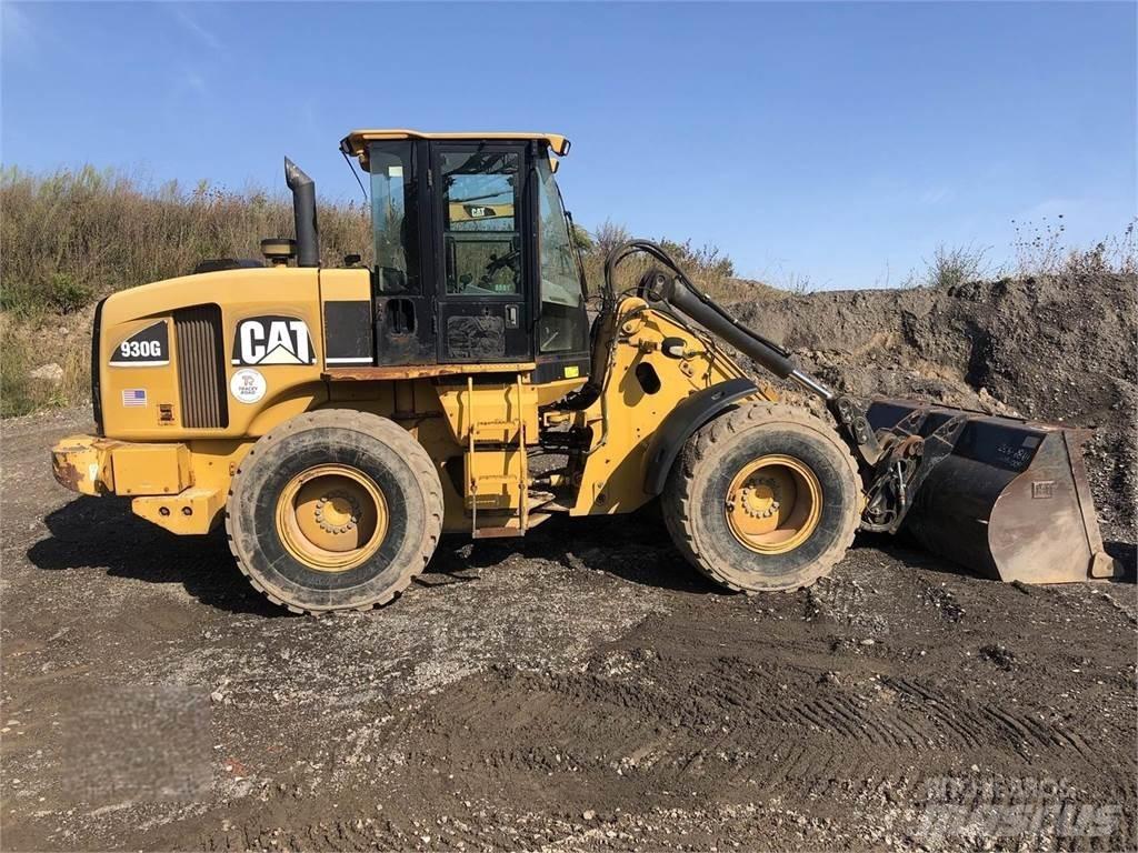 CAT 930G Pale gommate
