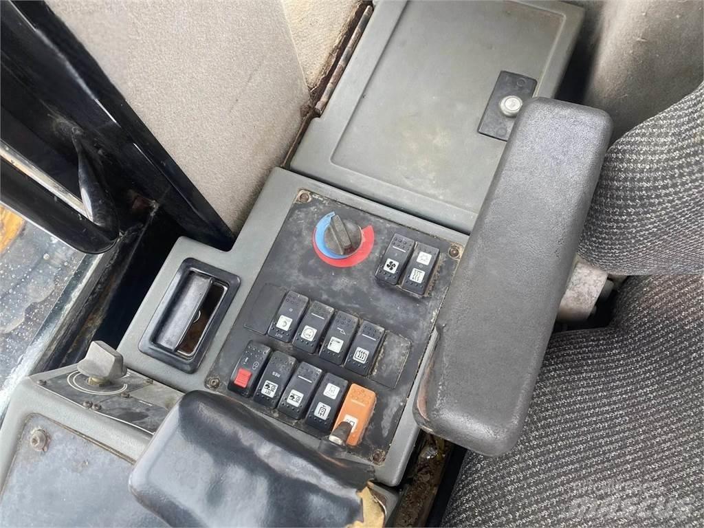 CAT 930G Pale gommate