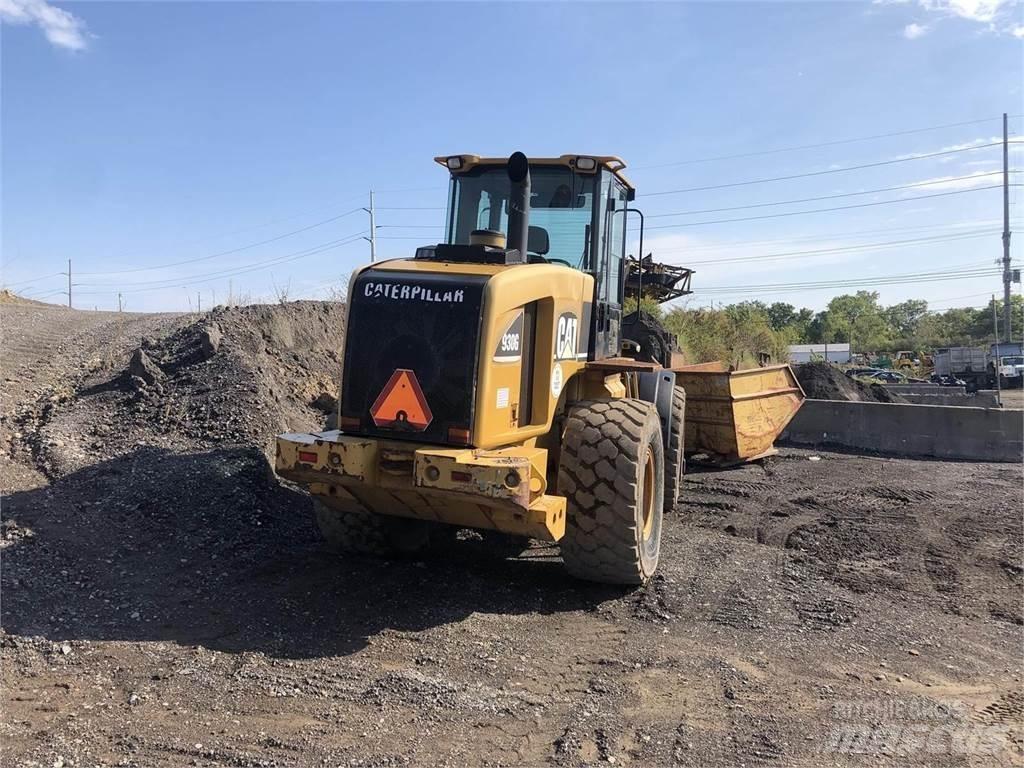 CAT 930G Pale gommate