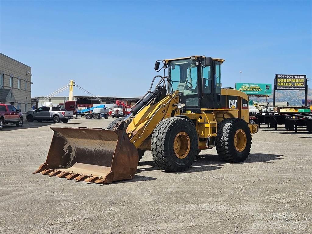 CAT 930G Pale gommate