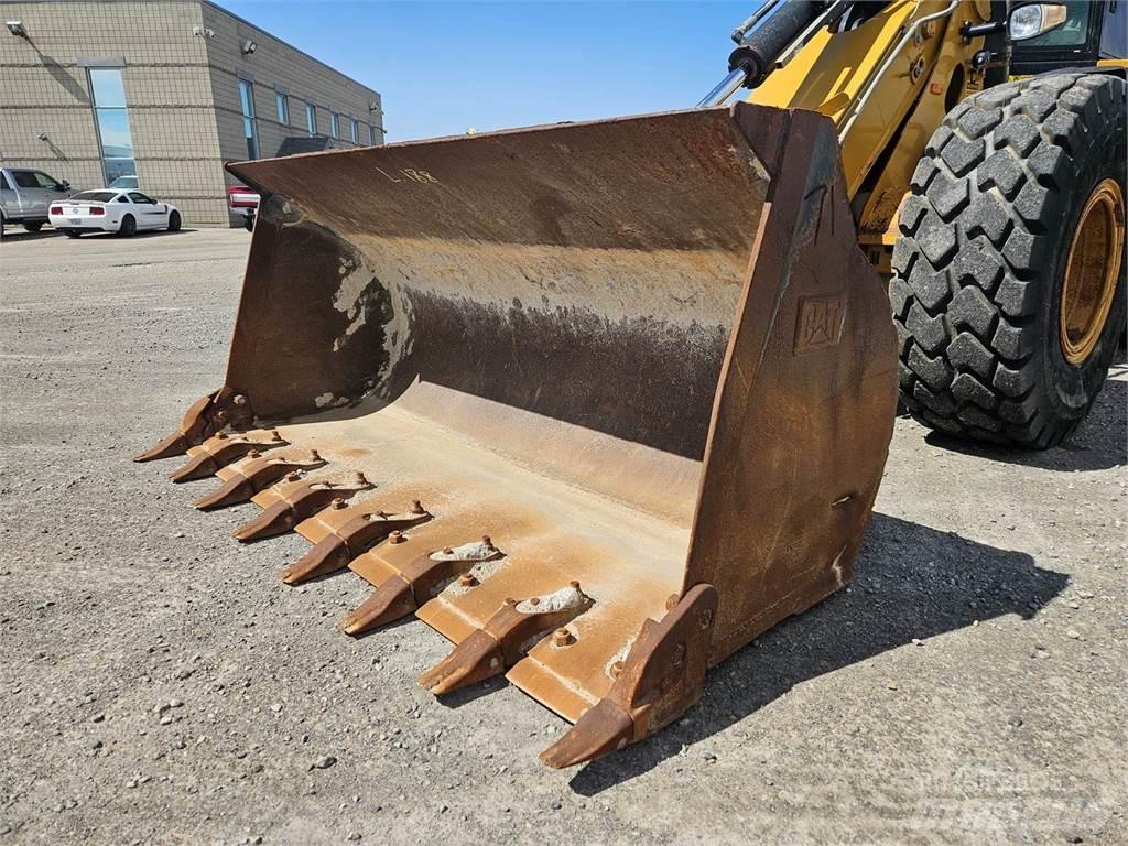 CAT 930G Pale gommate