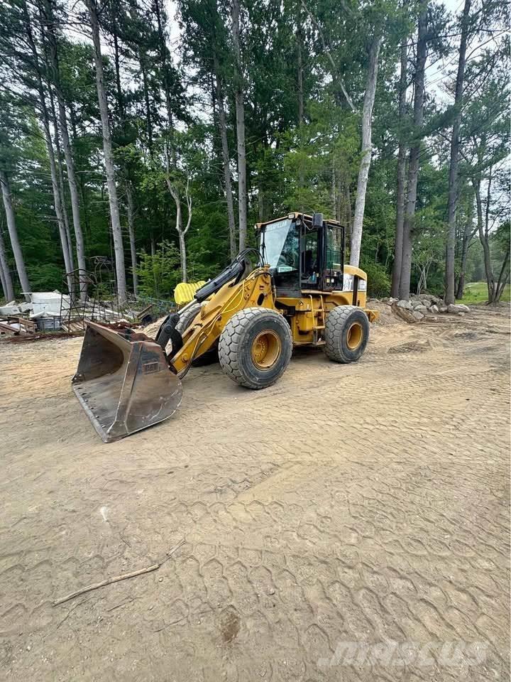CAT 930G Pale gommate