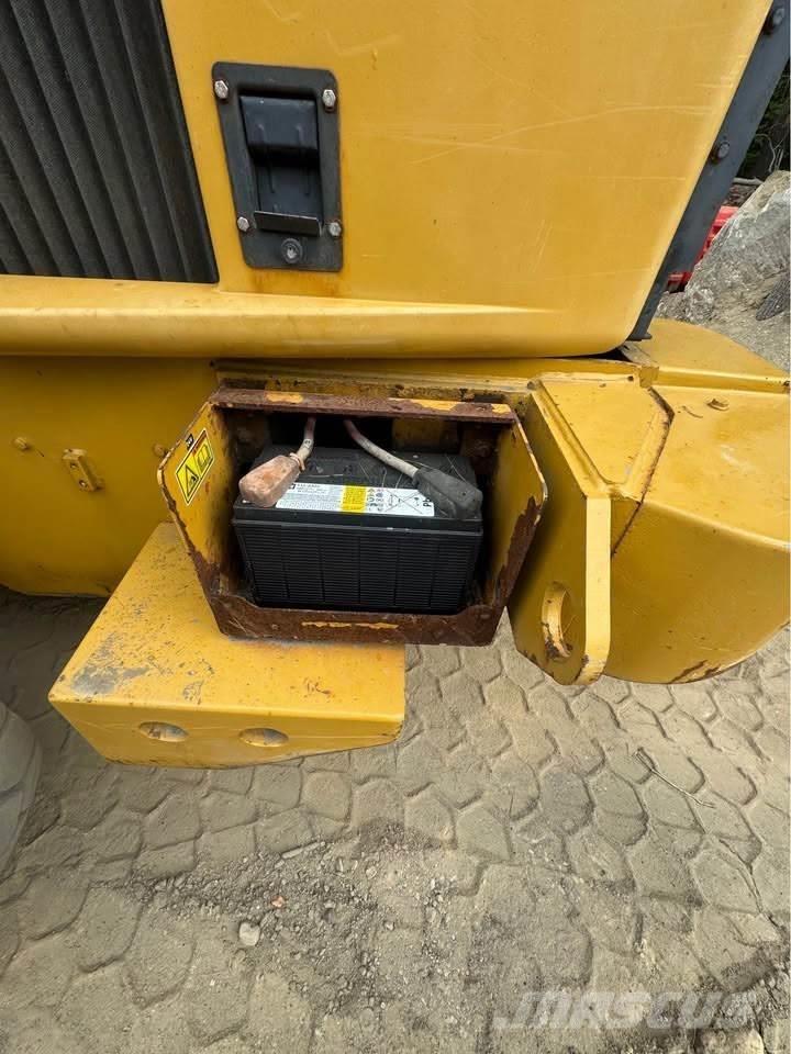 CAT 930G Pale gommate