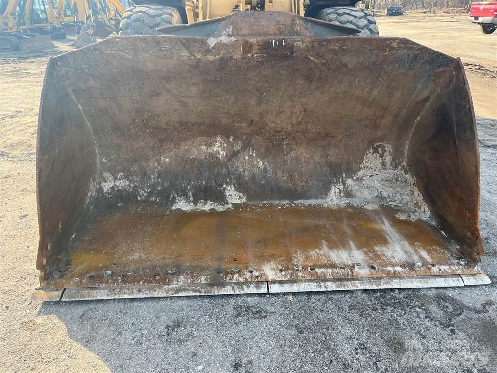 CAT 930K Pale gommate