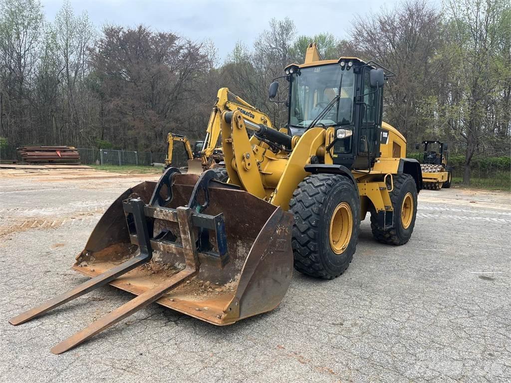 CAT 930K Pale gommate