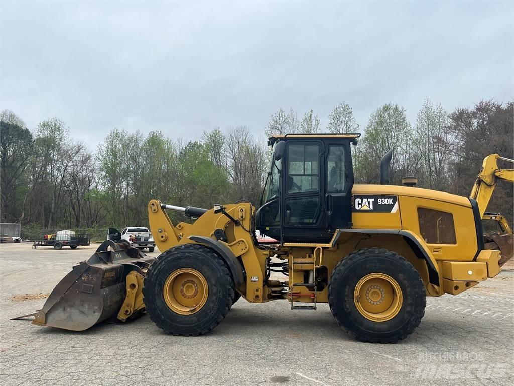 CAT 930K Pale gommate