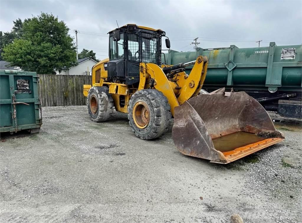 CAT 930K Pale gommate