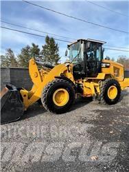 CAT 930M Pale gommate