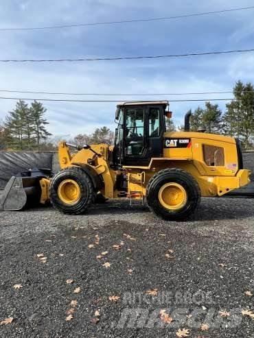 CAT 930M Pale gommate