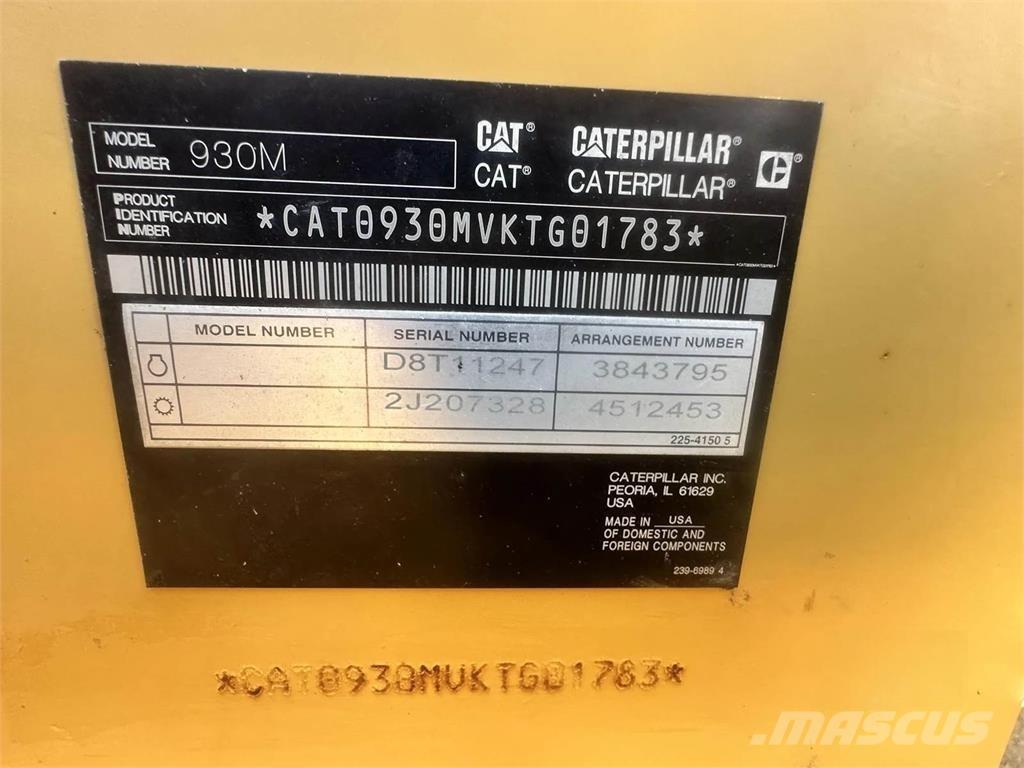 CAT 930M Pale gommate