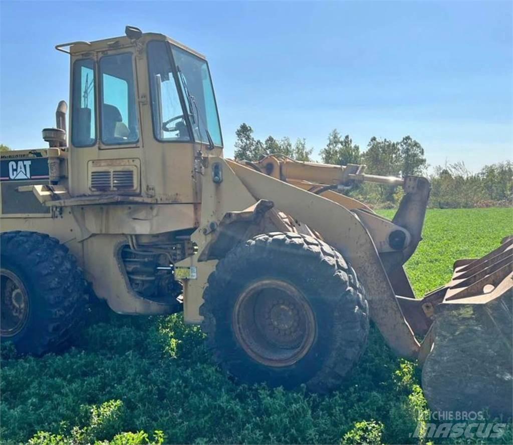CAT 936F Pale gommate