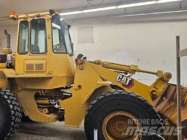 CAT 936F Pale gommate