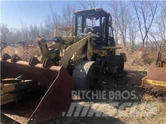 CAT 938G Pale gommate