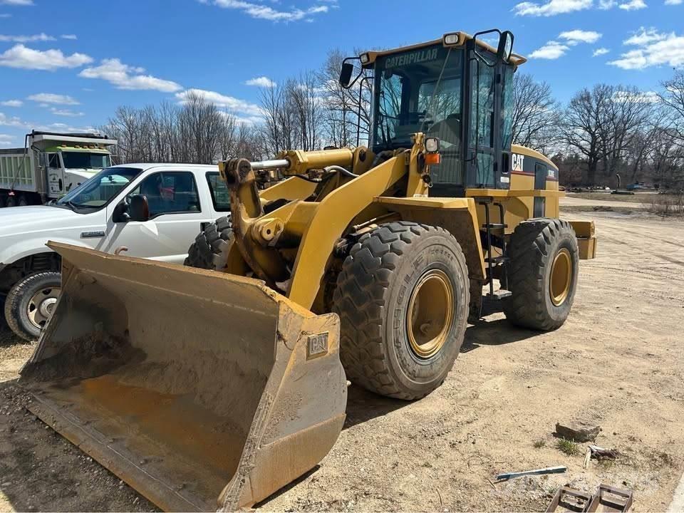 CAT 938G Pale gommate