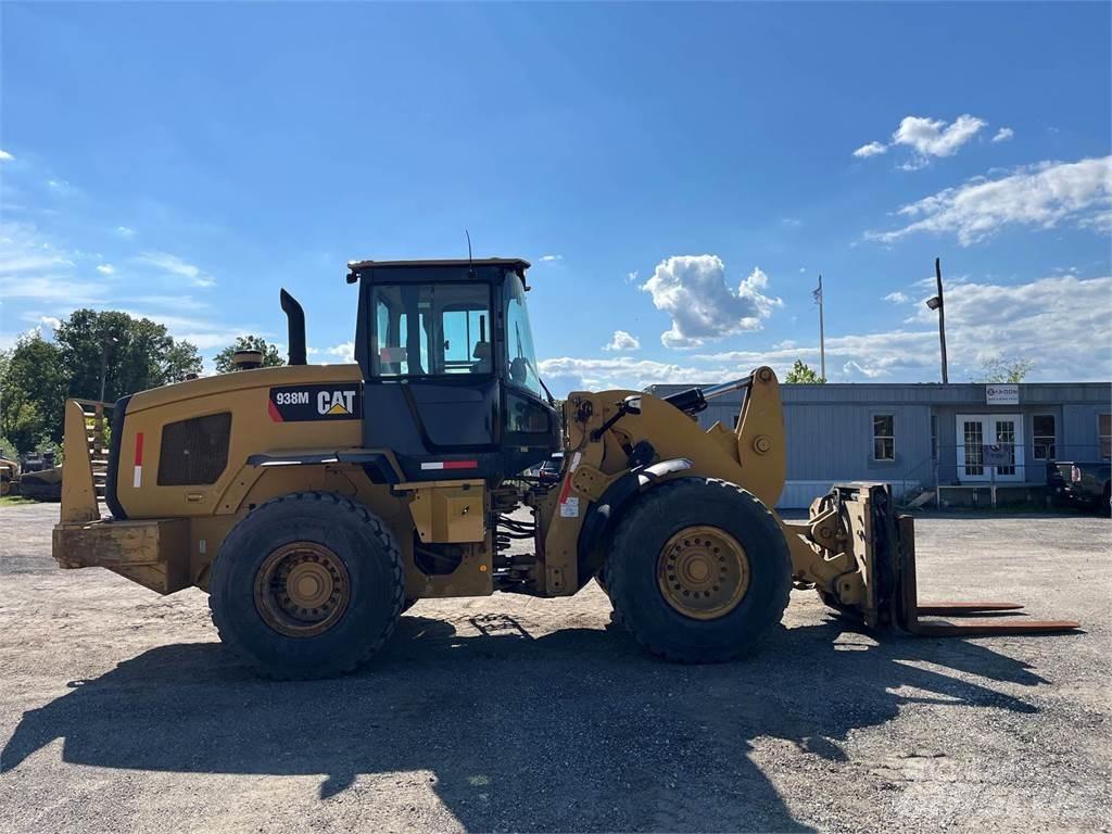 CAT 938M Pale gommate