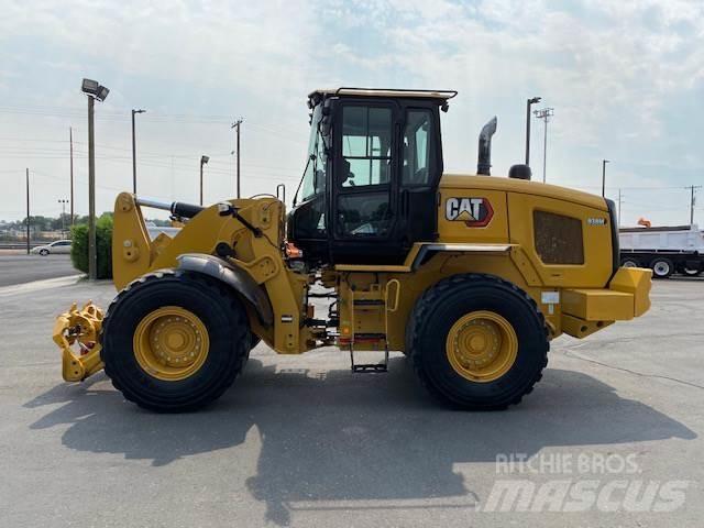 CAT 938M Pale gommate