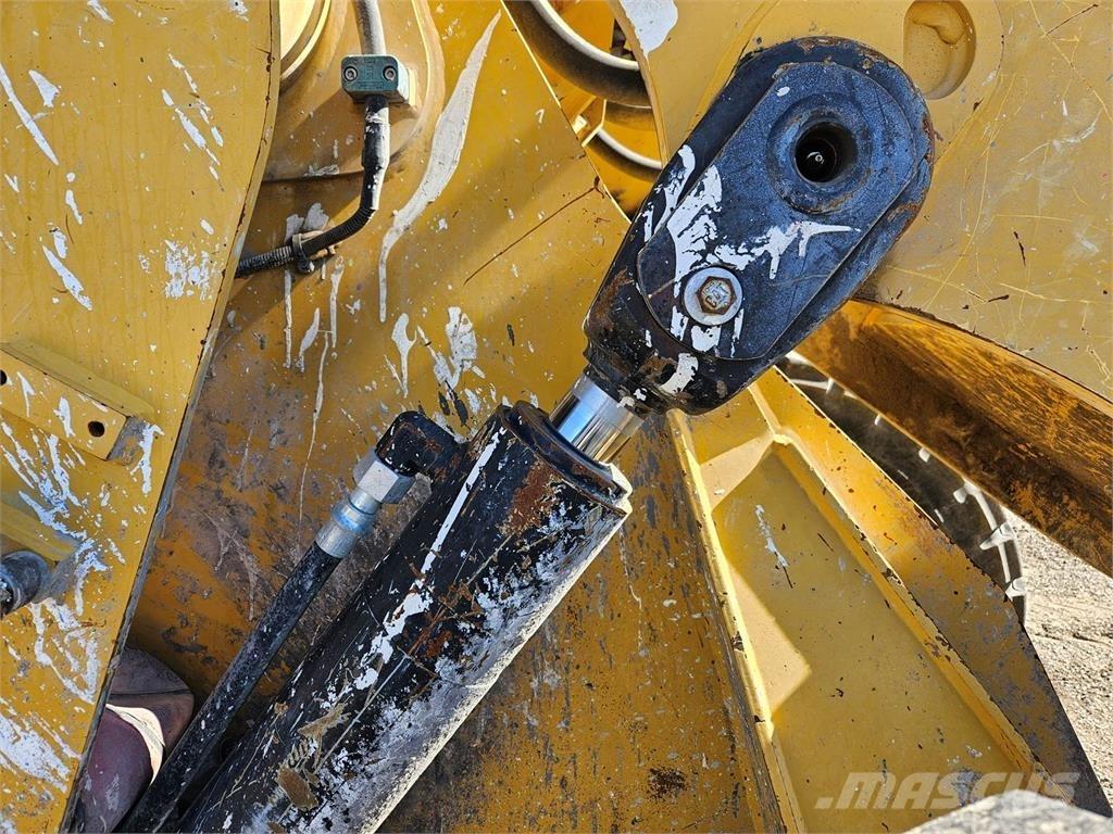 CAT 938M Pale gommate