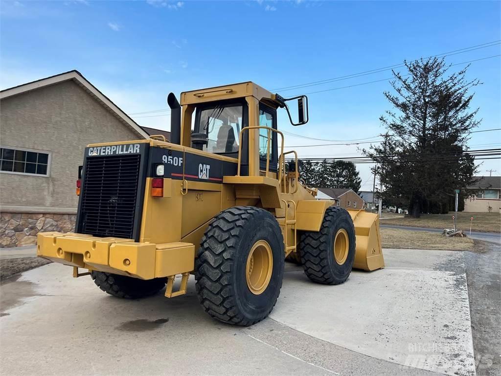 CAT 950F Pale gommate