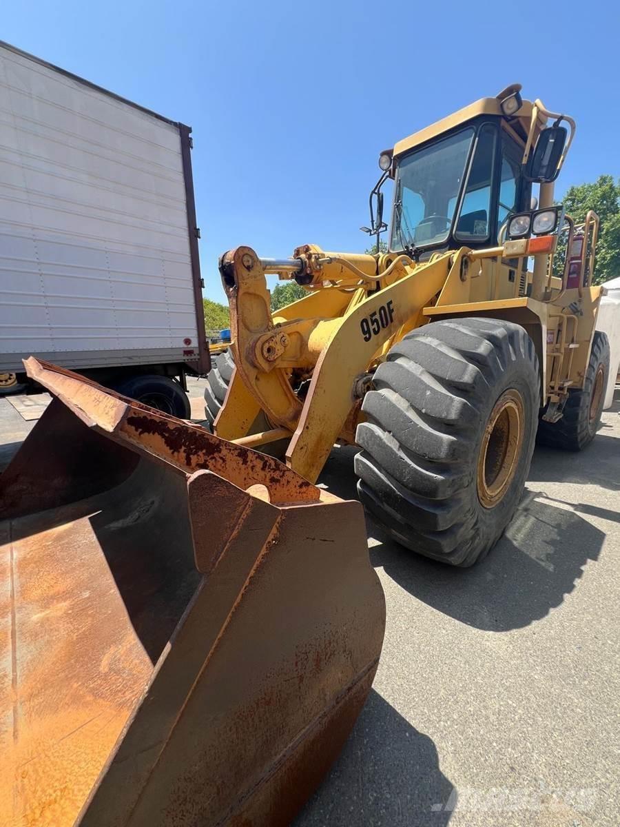 CAT 950F Pale gommate