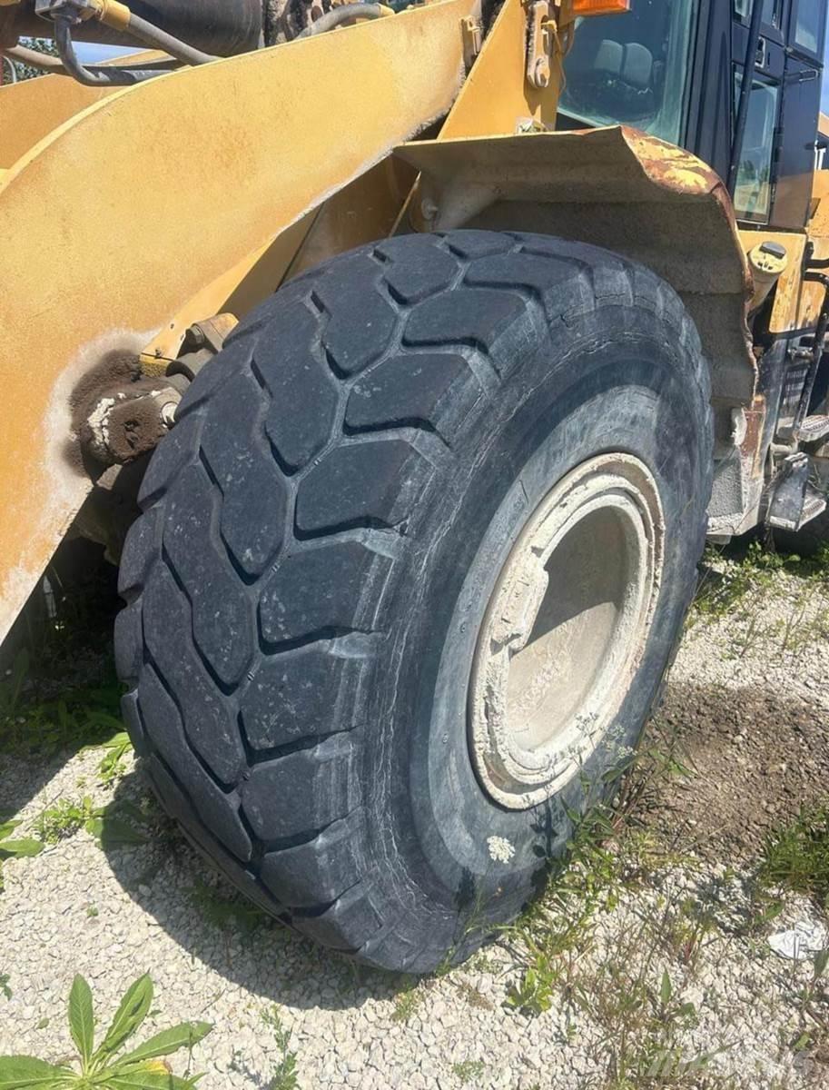 CAT 950G Pale gommate