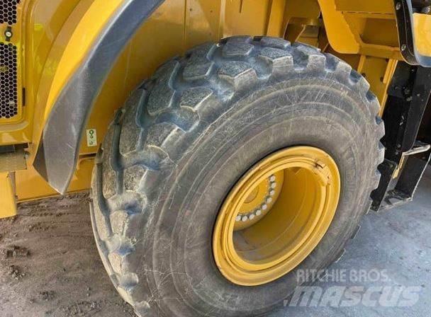 CAT 950M Pale gommate