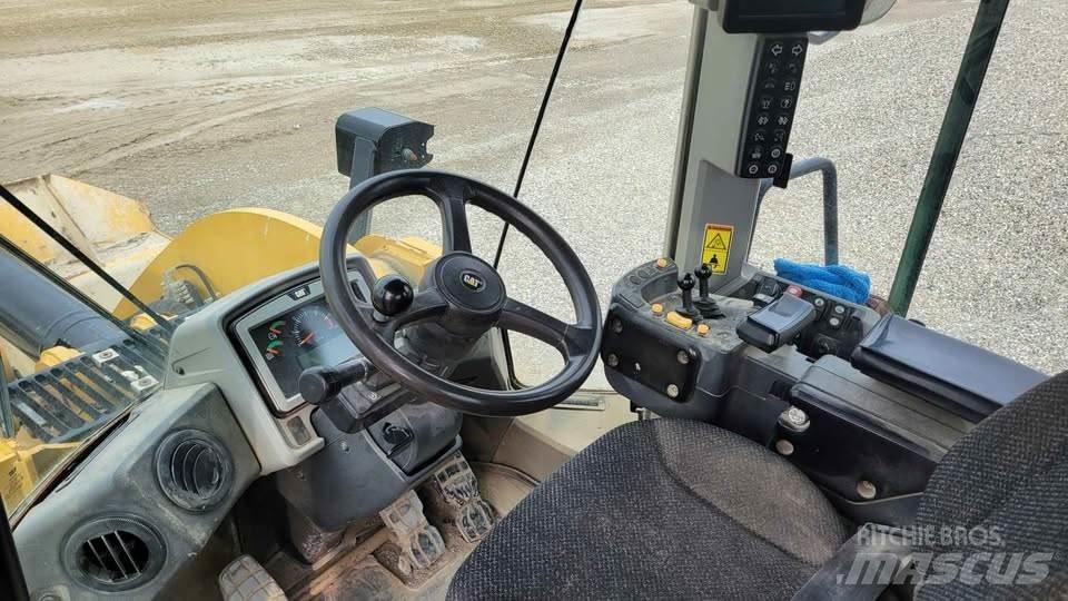 CAT 950M Pale gommate