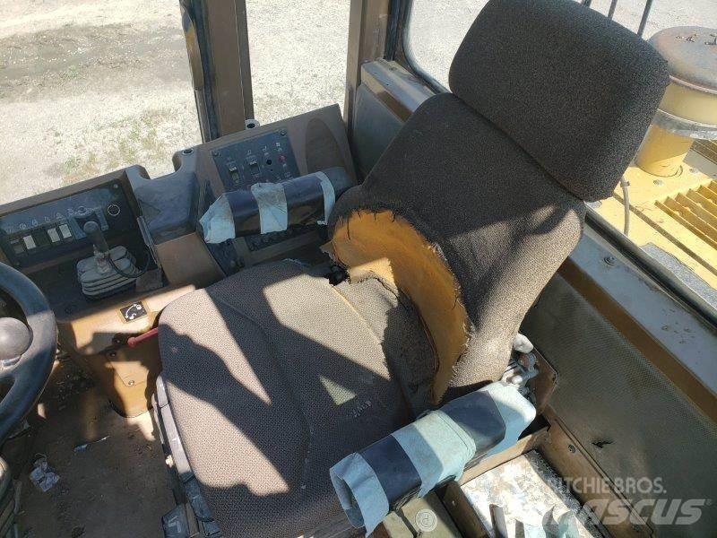 CAT 960F Pale gommate