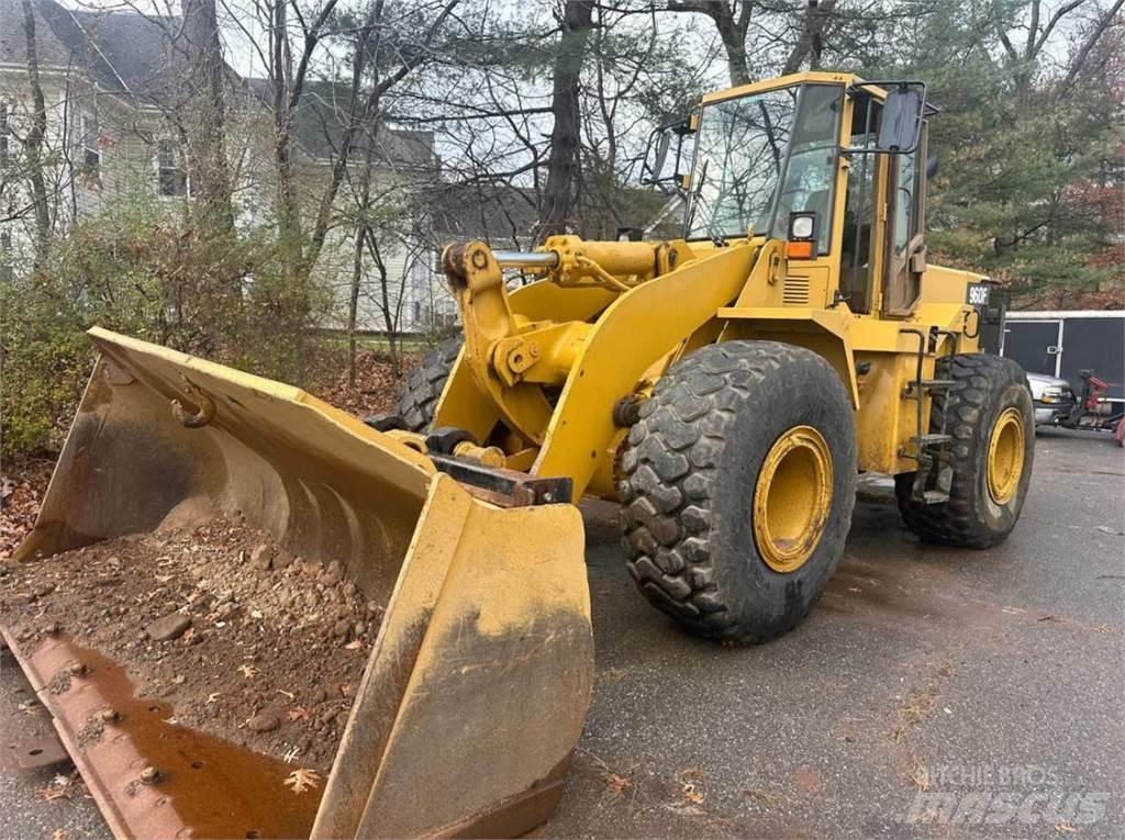CAT 960F Pale gommate