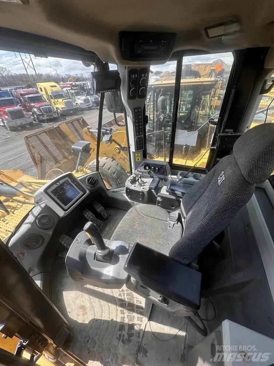 CAT 980K Pale gommate