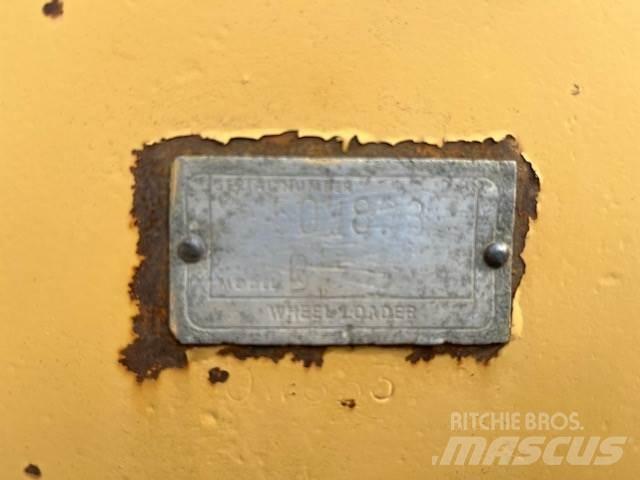 CAT 988B Pale gommate