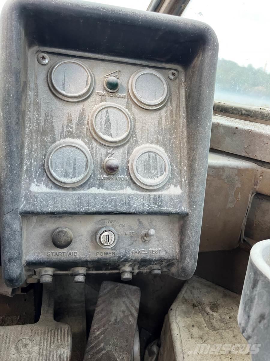 CAT 988B Pale gommate