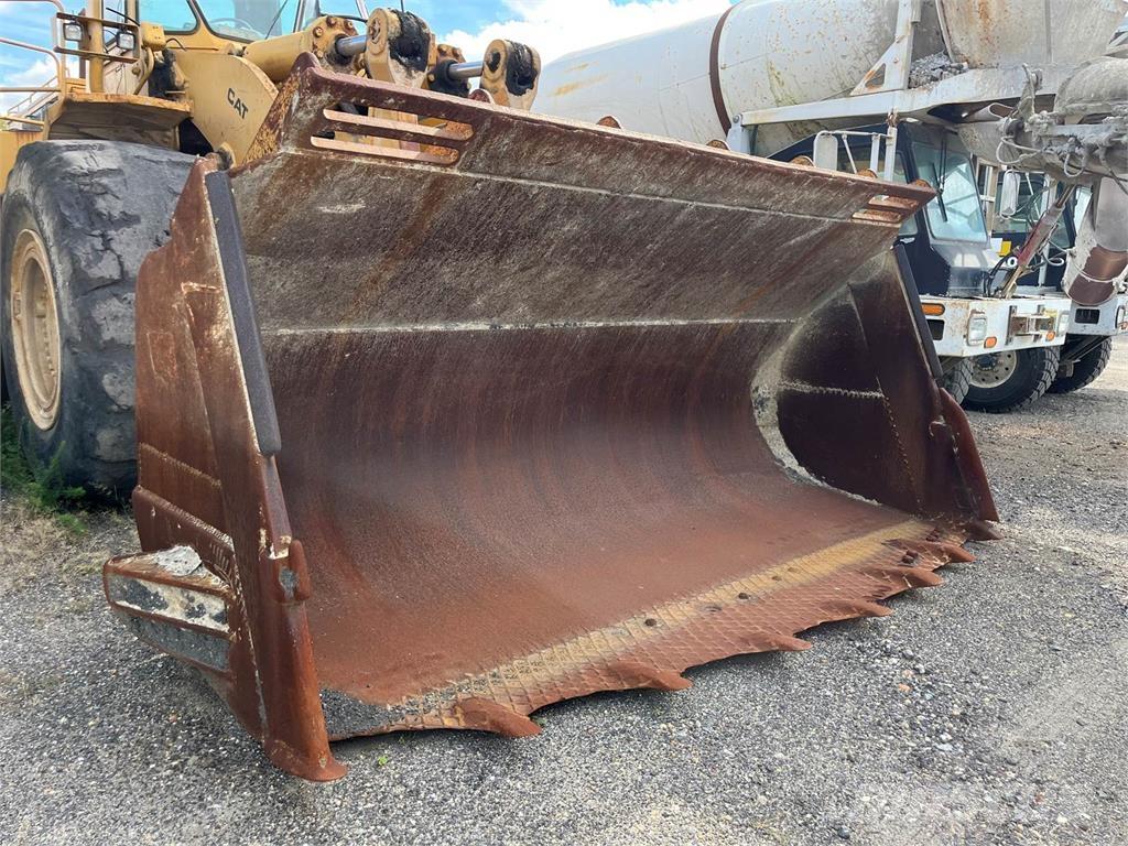 CAT 988B Pale gommate