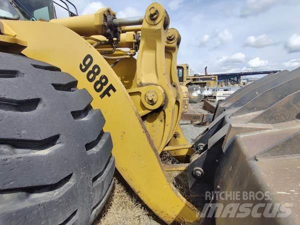 CAT 988F Pale gommate